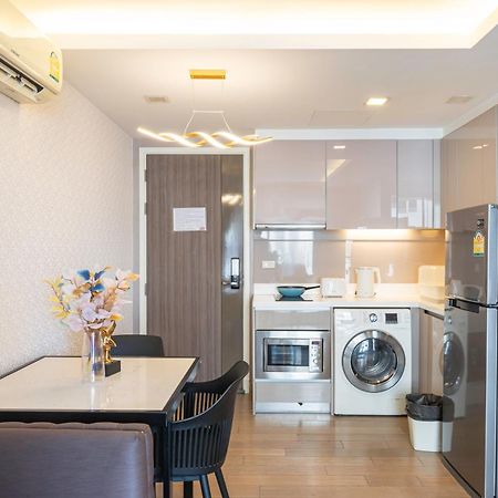 Dazzle Sukhumvit 7 By Lefoyer Appartement Bangkok Buitenkant foto