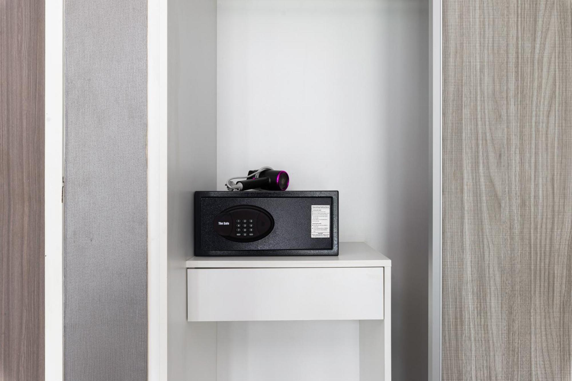 Dazzle Sukhumvit 7 By Lefoyer Appartement Bangkok Buitenkant foto