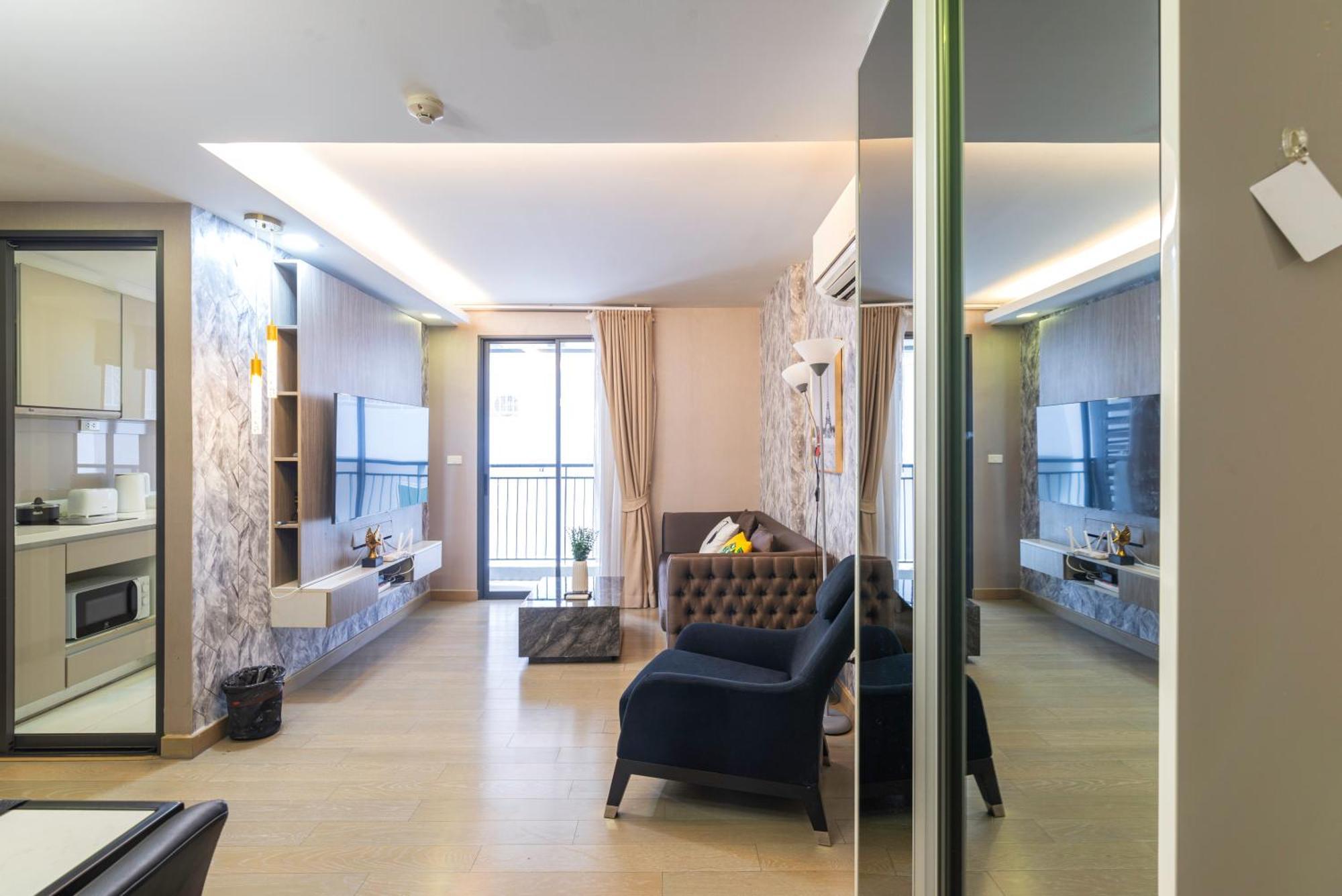 Dazzle Sukhumvit 7 By Lefoyer Appartement Bangkok Buitenkant foto