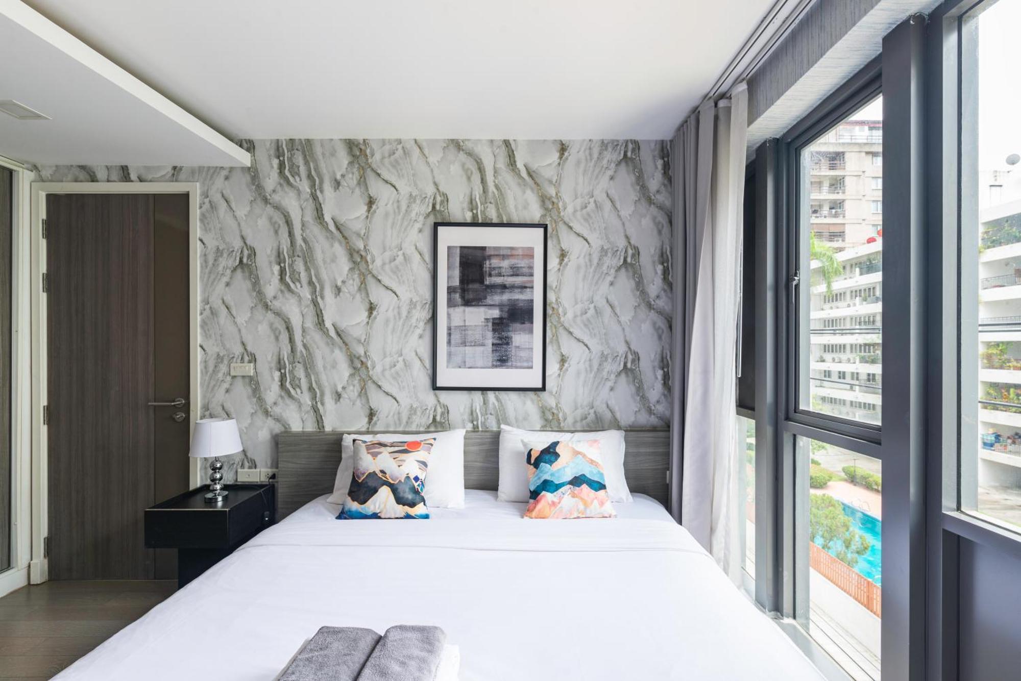 Dazzle Sukhumvit 7 By Lefoyer Appartement Bangkok Buitenkant foto