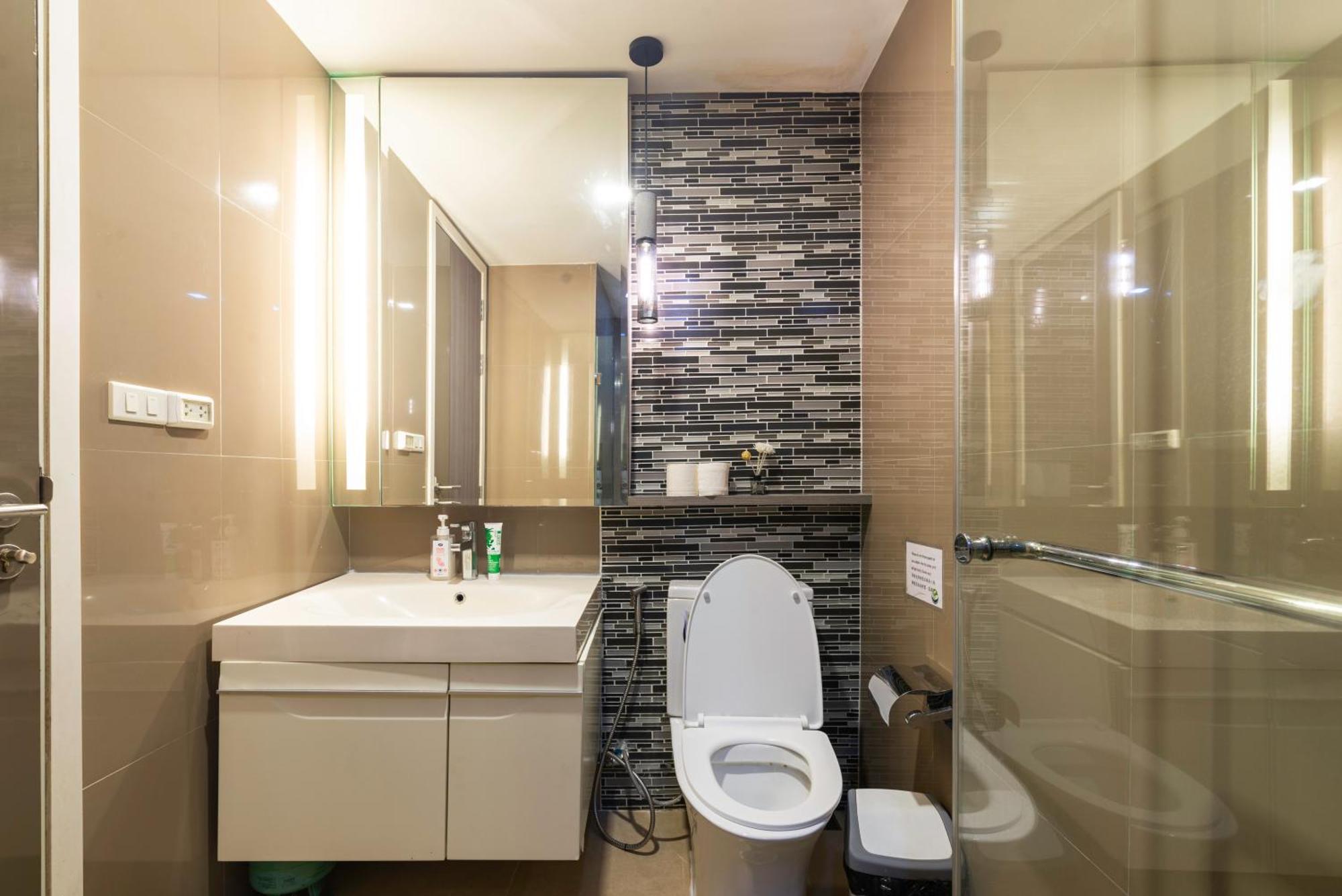 Dazzle Sukhumvit 7 By Lefoyer Appartement Bangkok Buitenkant foto