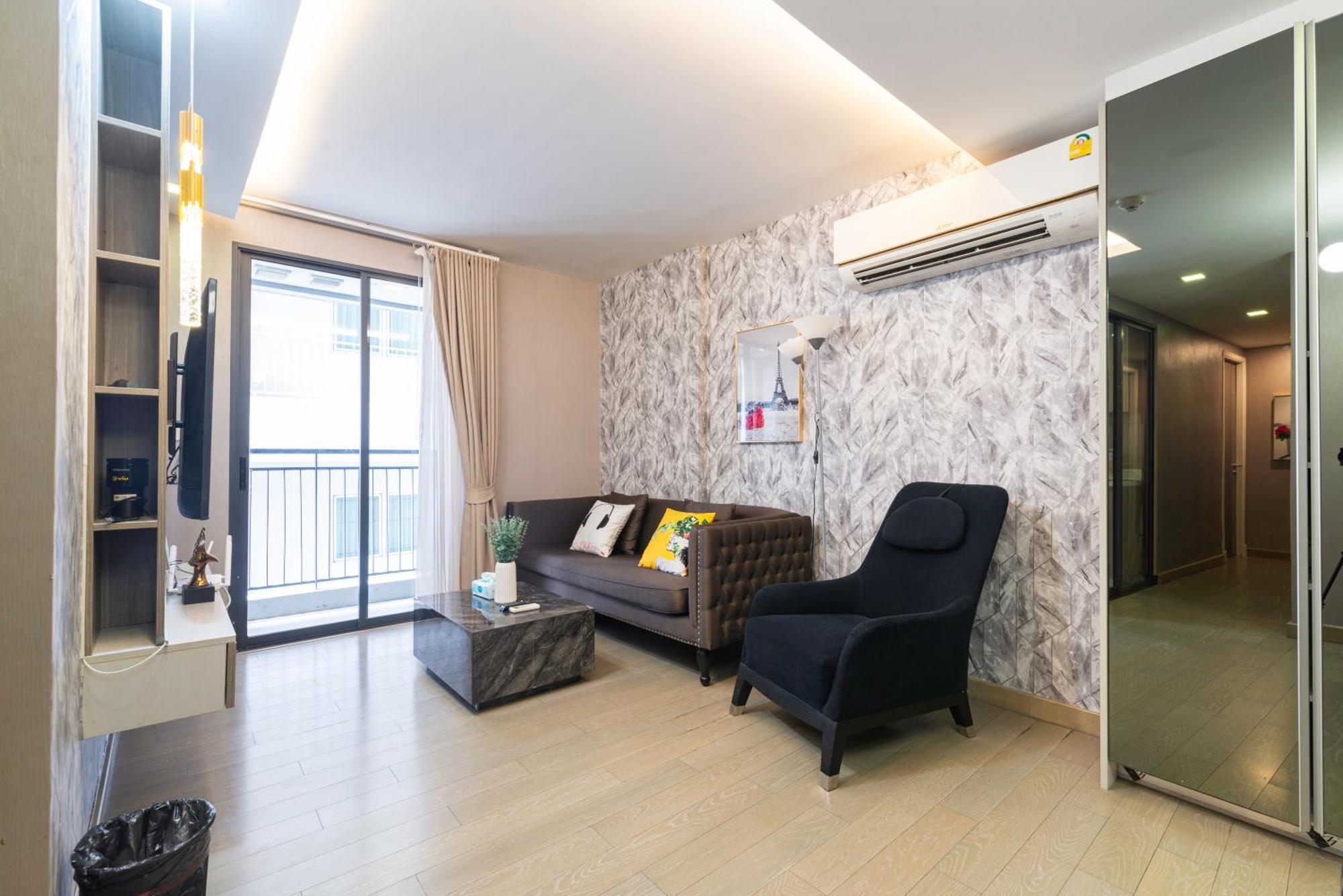 Dazzle Sukhumvit 7 By Lefoyer Appartement Bangkok Buitenkant foto