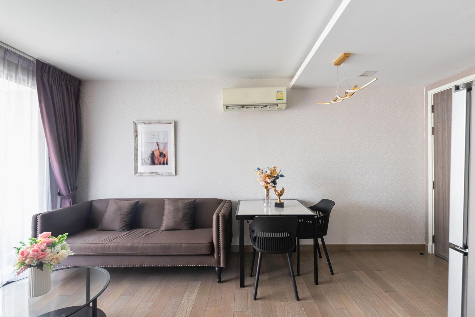 Dazzle Sukhumvit 7 By Lefoyer Appartement Bangkok Buitenkant foto