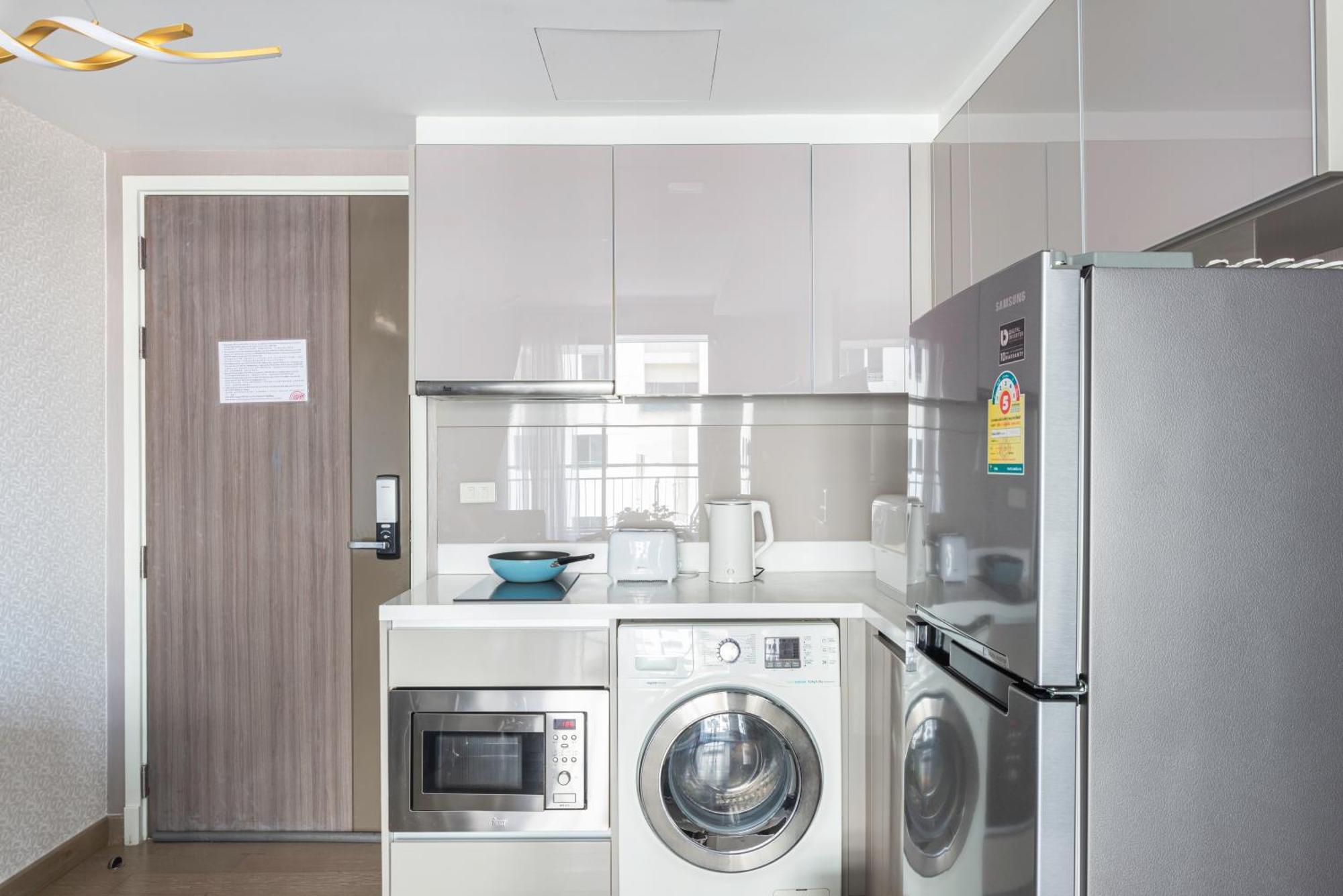 Dazzle Sukhumvit 7 By Lefoyer Appartement Bangkok Buitenkant foto